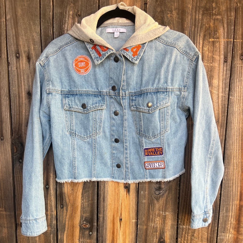 Women’s wear by Erin Andrews hooded button up denim jacket